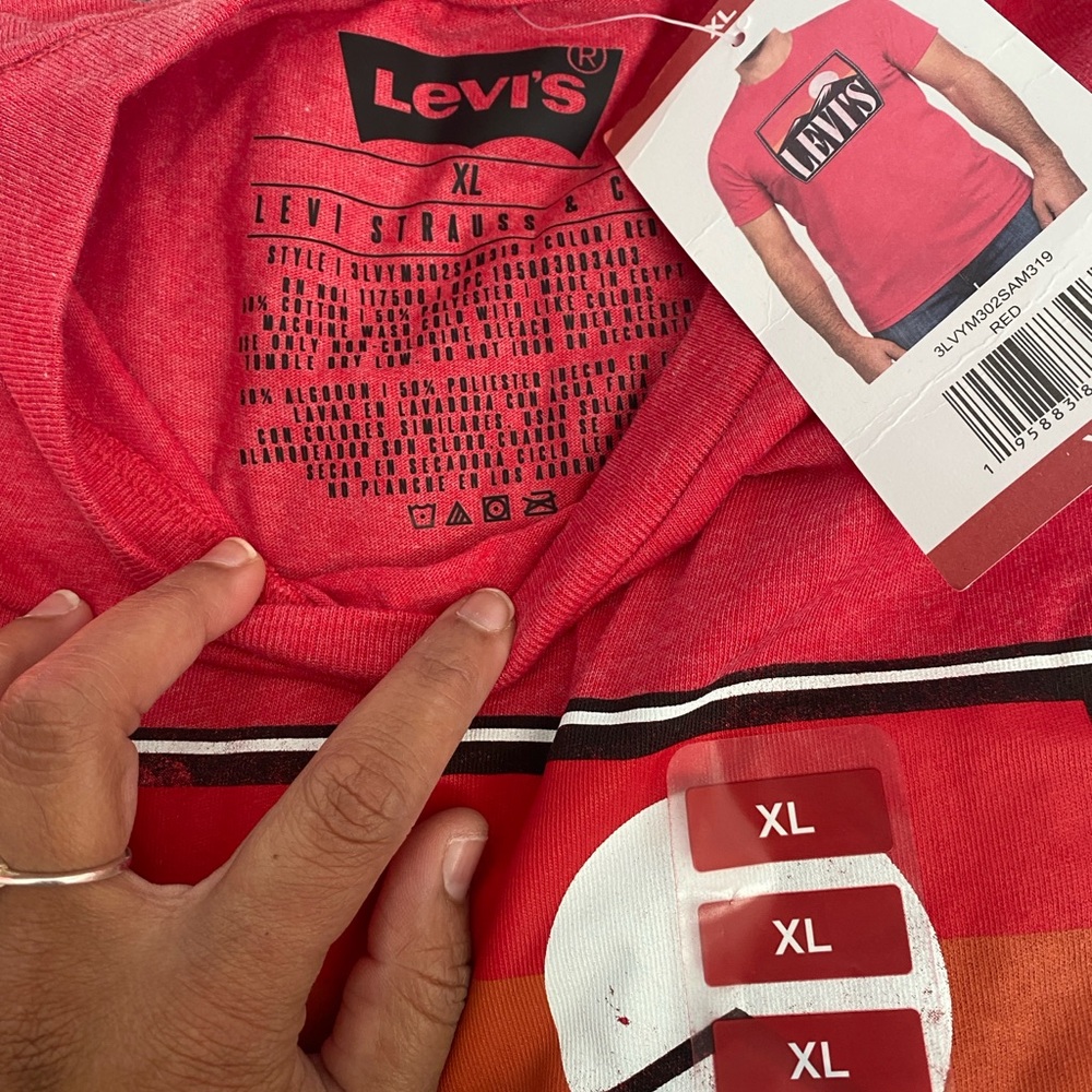 Levi’s tshirt brand new with tag